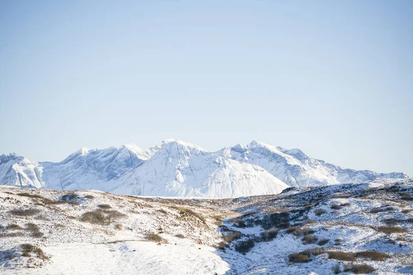 Χιονισμένο Βουνό Κορυφογραμμή Στη Νήσο Skye Στα Υψίπεδα Της Σκωτίας — Φωτογραφία Αρχείου