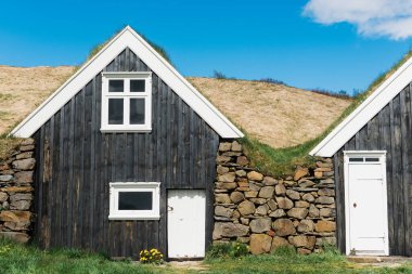 İzlanda 'ya Yolculuk Manzarası: Çim Evi