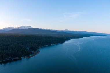 Puget Sound ve Olimpiyat Dağları gün batımında