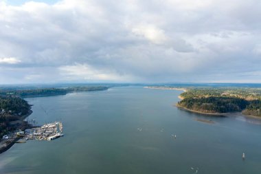 Olympia, WA 'daki Puget Sound' daki Budd körfezinin hava görüntüsü.