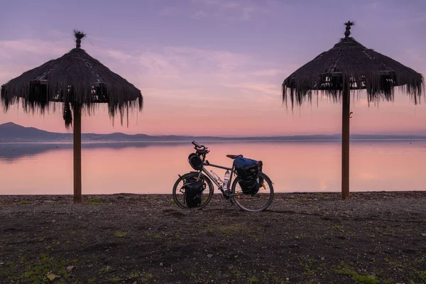 Bela Cena Bicicleta Viagem Pôr Sol — Fotografia de Stock