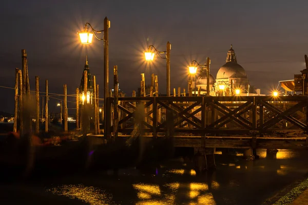 Kleine Pier Venetië Nachts Met Gondels Basiliek Van Santa Maria — Stockfoto