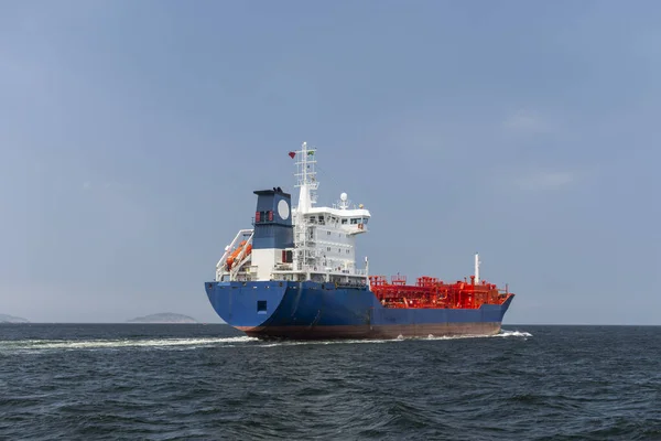 Θέα Στο Βιομηχανικό Πλοίο Πετρελαίου Και Φυσικού Αερίου Ωκεανό Αφήνοντας — Φωτογραφία Αρχείου
