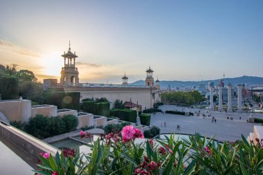 Barcelona Montjuic 'in güzel bölgesinde sütunlar