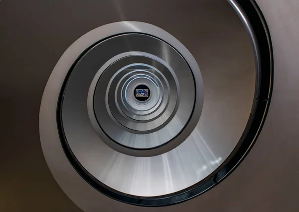 巴塞罗那的一座医院大楼里 楼梯是圆形的 — 图库照片