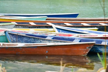 Huasteca Potosina 'daki Tamul Nehri' nde renkli kanolar..