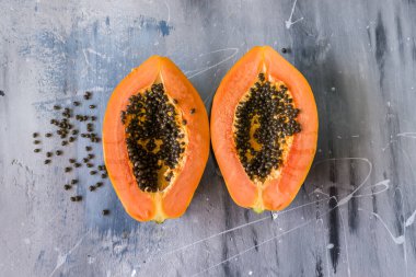 Kurşun arka planda papaya