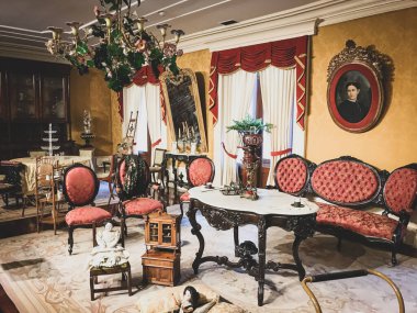 Meksika Ulusal Sarayı 'ndaki sömürge döneminin oturma odası..