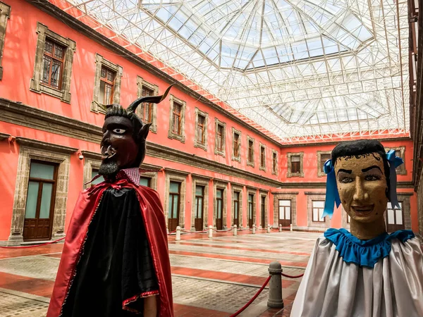 Kolorowe Korytarze Wnętrzu Meksykańskiego Pałacu Narodowego — Zdjęcie stockowe