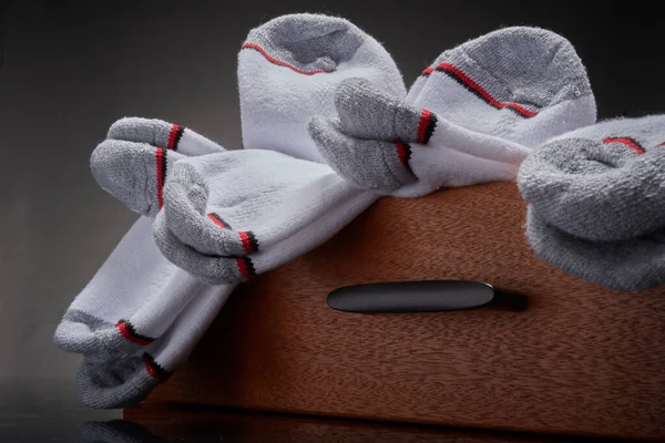Neorganizovaná Přetékající Chaotická Zásuvka Ponožek — Stock fotografie