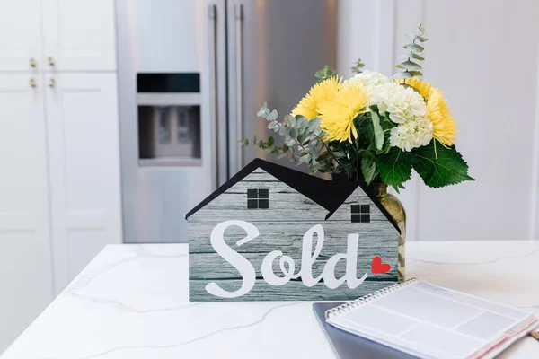 House Sold Sign Bright Kitchen Counter Yellow Flowers — Stock Photo, Image