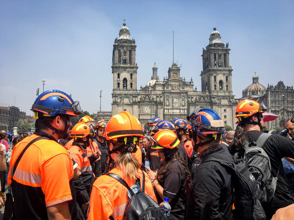 Rescuers of simulated earthquakes in the zocalo of the city of Mexico.
