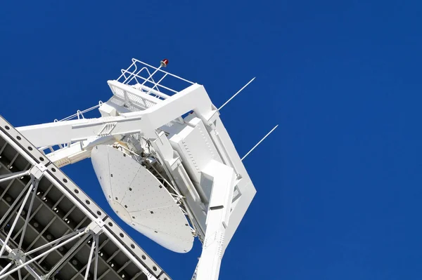 Radioteleskopický Odražeč Proti Obloze — Stock fotografie