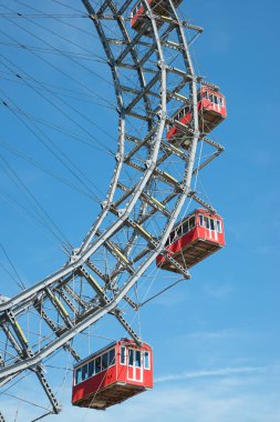 Wurstelprater olarak adlandırılan Viyana Prater Parkı 'nın dönme dolabı.