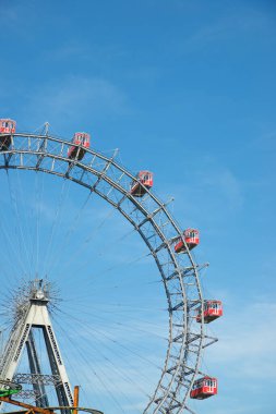 Wurstelprater olarak adlandırılan Viyana Prater Parkı 'nın dönme dolabı.