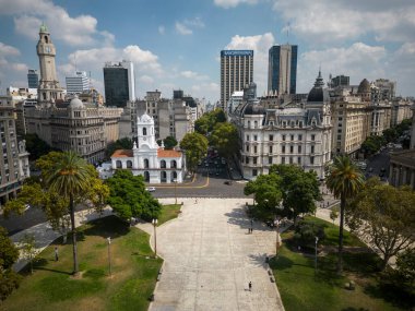 Buenos Aires 'in merkezindeki tarihi şehir binalarının güzel hava manzarası, Arjantin