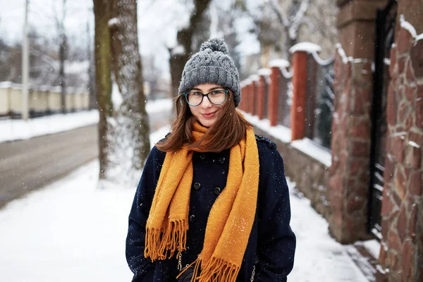 Woman Yellow Scarf Blue Coat Middle Snowy Street — Stock Photo, Image