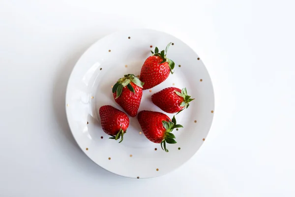 Red Ripe Fresh Strawberries Plate Kitchen Making Dessert — Stock Photo, Image