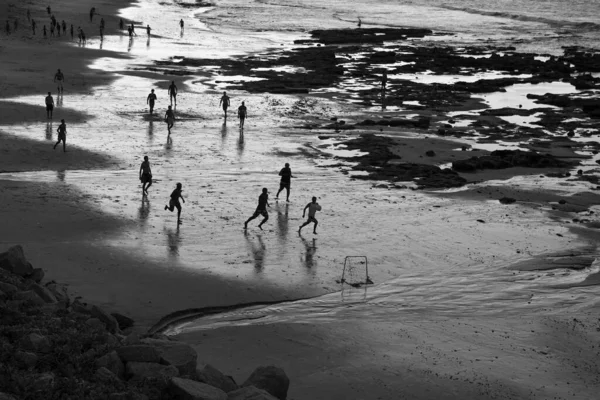 Pessoas Jogando Futebol Praia — Fotografia de Stock