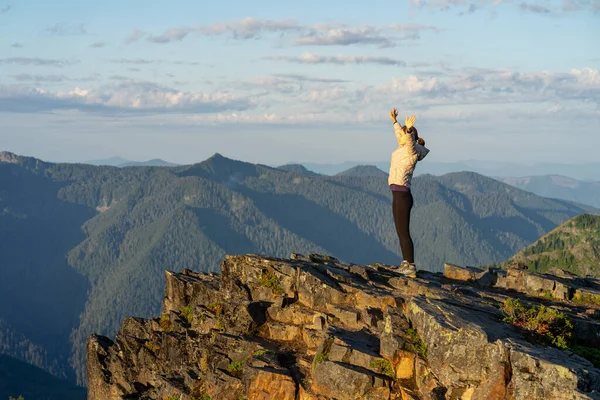 Senderista Preparándose Para Una Sesión Yoga Amanecer Monte Rainier Wash —  Fotos de Stock
