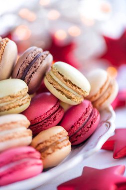 Noel seçici odaklı makro metin üzerine uzanır