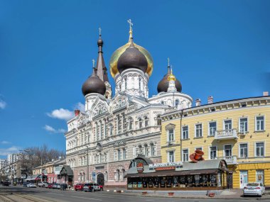 Odessa, Ukrayna 31.03.2023. Güneşli bir bahar gününde, Büyük Şehit ve Şifacı Panteleimon Manastırı.