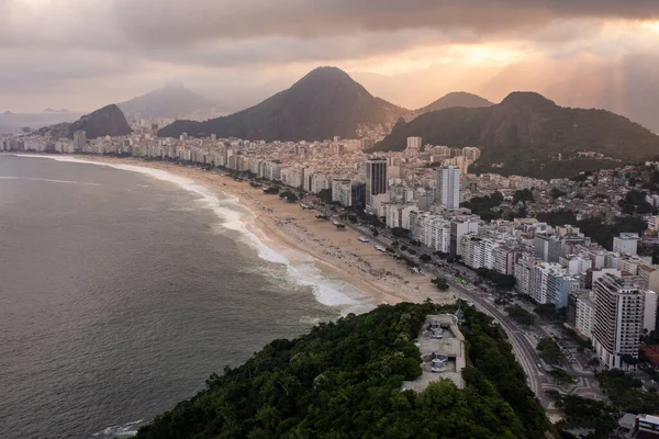 Hermosa Vista Aérea Los Edificios Ciudad Montañas Playa Copacabana Río —  Fotos de Stock
