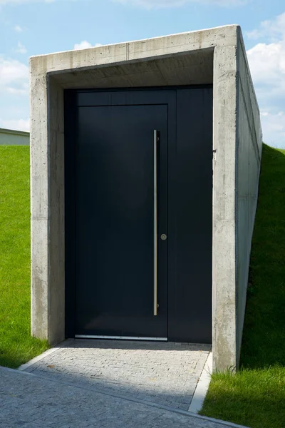 Entrance Door Underground Installation — Stock Photo, Image
