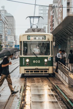 Hiroşima 'da klasik bir trenle karşı karşıyayız.