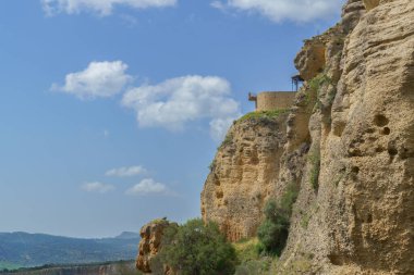 Ronda, Malaga, İspanya. Uçurumlardaki turistik bakış açısı