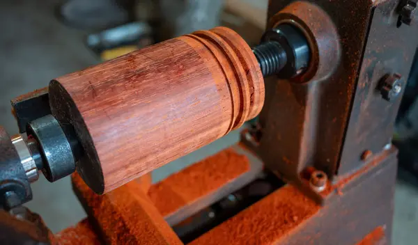 Carving Redwood Woodworking Lathe — Stock Photo, Image