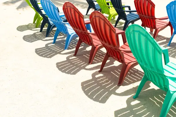 Cadeiras Adirondack Coloridas Areia Key West Florida Beach Fotos De Bancos De Imagens Sem Royalties