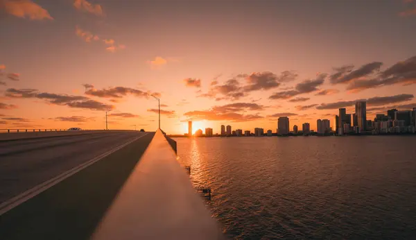 Zachód Słońca Panoramie Miasta Niebo Żółty Pomarańczowy Miami Zdjęcie Stockowe