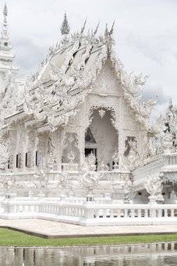 Tayland, Chiang Rai 'deki Beyaz Tapınağın Faade' si. 