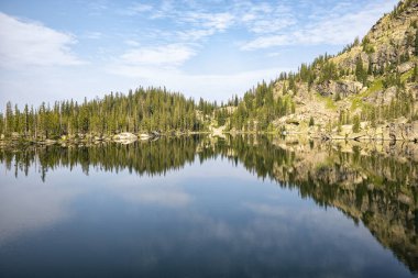 Indian Peaks Wilderness, Colorado 'daki su kabağı gölü.