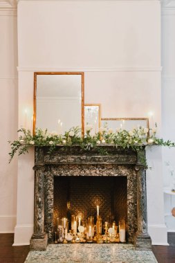 Kavanozlar ve aynalarla klasik temalı düğün gösterisi