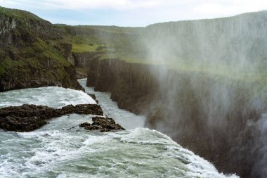 Selfoss 'taki Gulfoss şelalesi. İzlanda.
