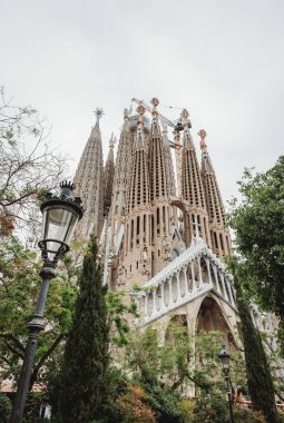 Barcelona İspanya 'daki Sagrada Familia Kilisesi' nin dışında..