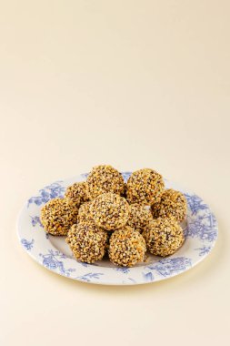 Çikolata ve fındıktan yapılmış el yapımı çikolatalar.