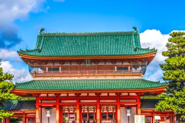 Renkli Kırmızı Giriş Kapısı Otenmon Heian Shinto Tapınağı Kyoto Japonu