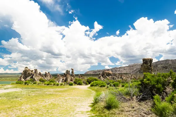 stock image Vibrant landscape of Mono Lake tufa formations under blue skies!