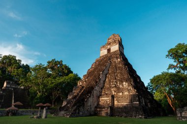 Tikal Guatemala 'da, Büyük Jaguar Tapınağı