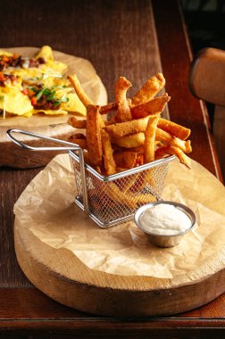 Baharatlı ızgara peynir. bira aperatifi