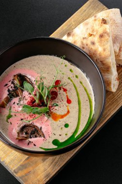 Kasede mantar kremalı çorba. restoran menüsü