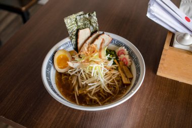 Japon usulü ramen kasesi.