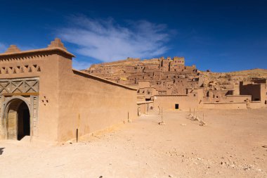 Ait Benhaddou, Ounila Vadisi 'nde bulunan küçük bir çar. 