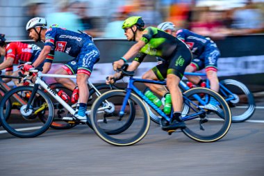 İzlenimci, bulanık bisiklet yarışçıları