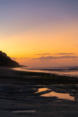 Okyanusta renkli gün batımı, Bali, Endonezya.