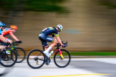 İzlenimci, bulanık bisiklet yarışçıları