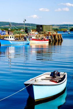 Düşünce adasındaki sahil limanı